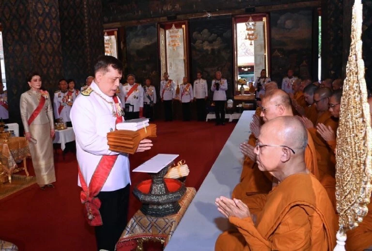 ในหลวง พระราชินี ทรงถวายผ้าพระกฐิน วัดบวรนิเวศวิหาร และวัดราชโอรสาราม ในหลวง พระราชินี ทรงถวายผ้าพระกฐิน วัดบวรนิเวศวิหาร และวัดราชโอรสาราม