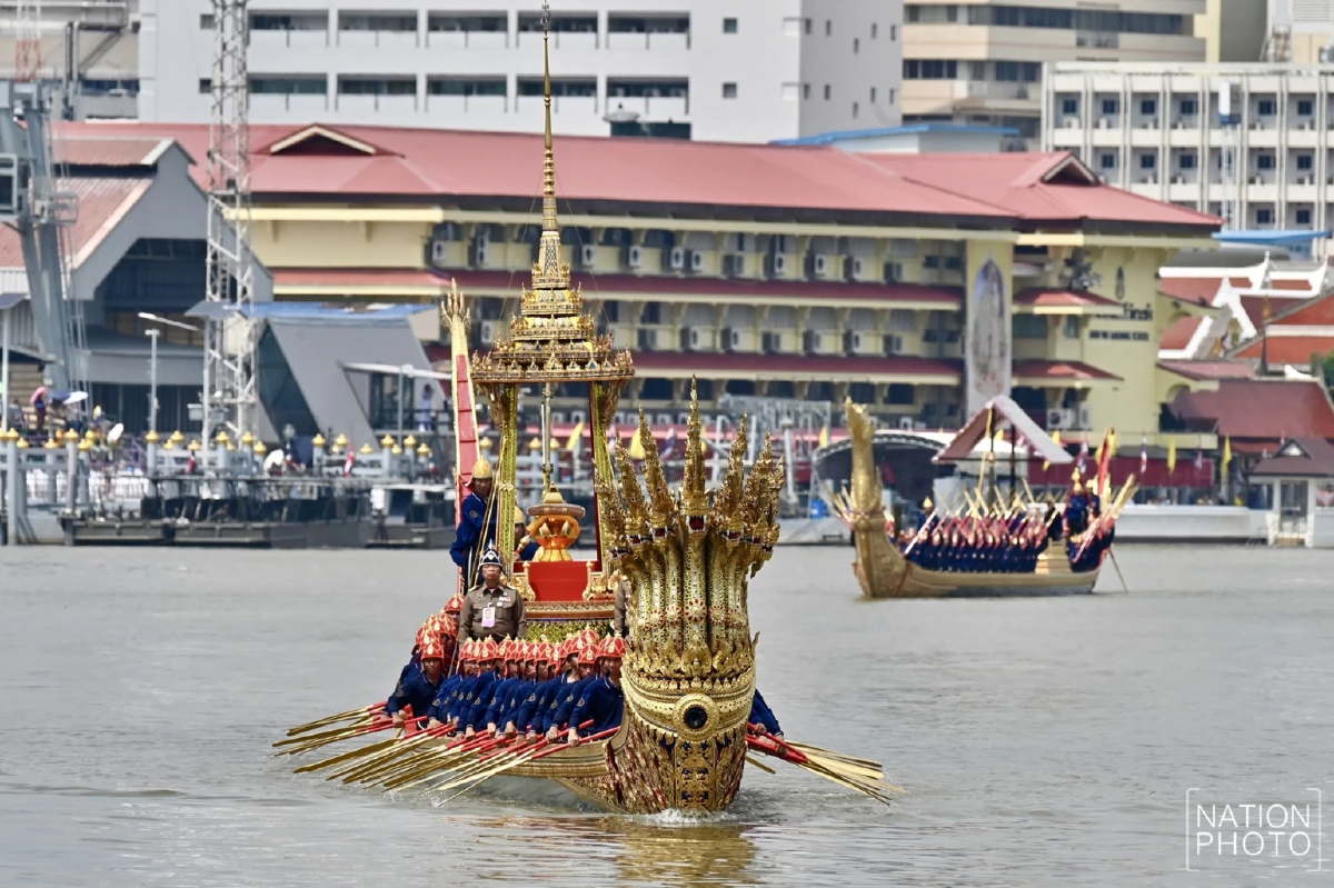 ชมถ่ายทอดสด พระราชพิธี ถวายผ้าพระกฐิน ขบวนพยุหยาตราทางชลมารค ชมถ่ายทอดสด พระราชพิธี ถวายผ้าพระกฐิน ขบวนพยุหยาตราทางชลมารค