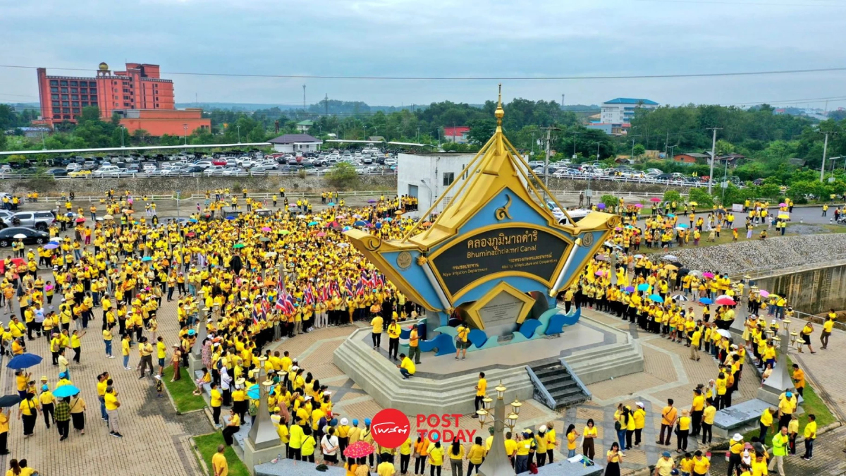 ชาวหาดใหญ่ ใส่เสื้อเหลืองรำลึกพระมหากรุณาธิคุณ ในหลวง ร.9 บรรเทาน้ำท่วม ชาวหาดใหญ่ ใส่เสื้อเหลืองรำลึกพระมหากรุณาธิคุณ ในหลวง ร.9 บรรเทาน้ำท่วม