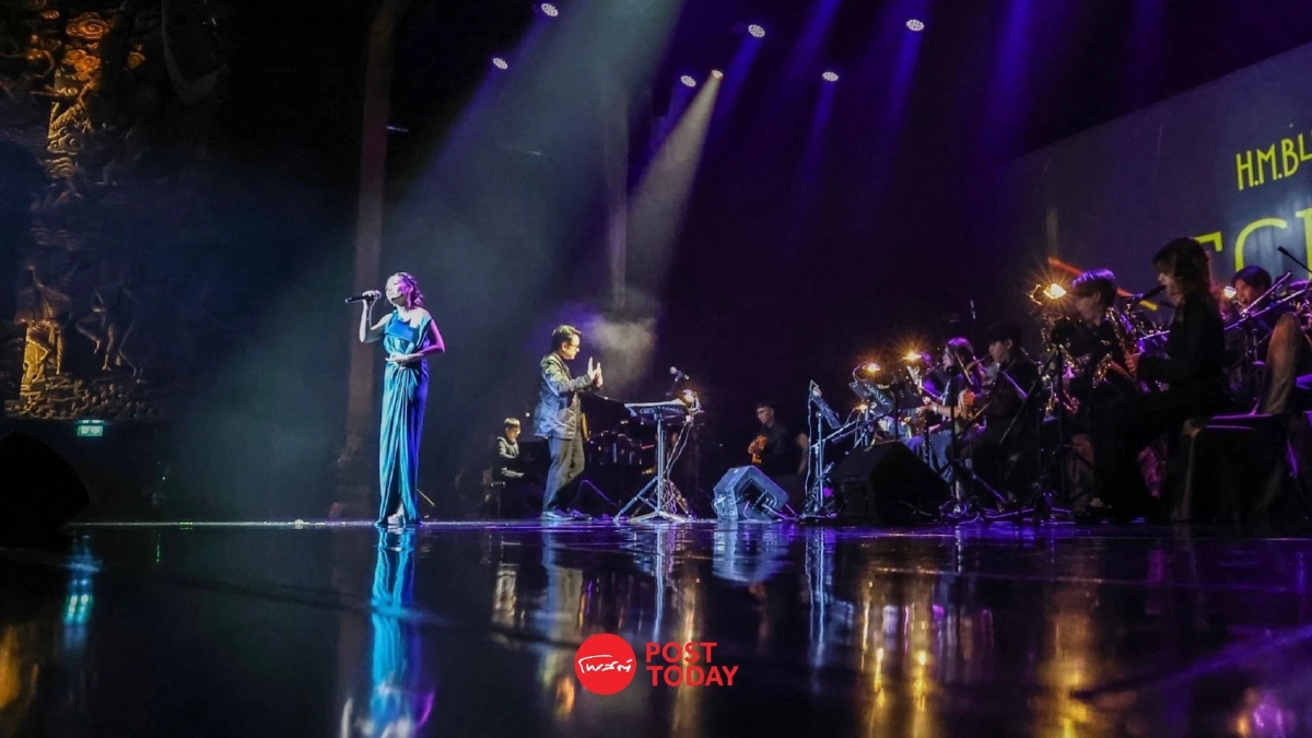 ราตรีแห่งบทเพลงพระราชนิพนธ์ คอนเสิร์ต “H.M. Blues” เทิดพระเกียรติในหลวง ร.9 ราตรีแห่งบทเพลงพระราชนิพนธ์ คอนเสิร์ต “H.M. Blues” เทิดพระเกียรติในหลวง ร.9
