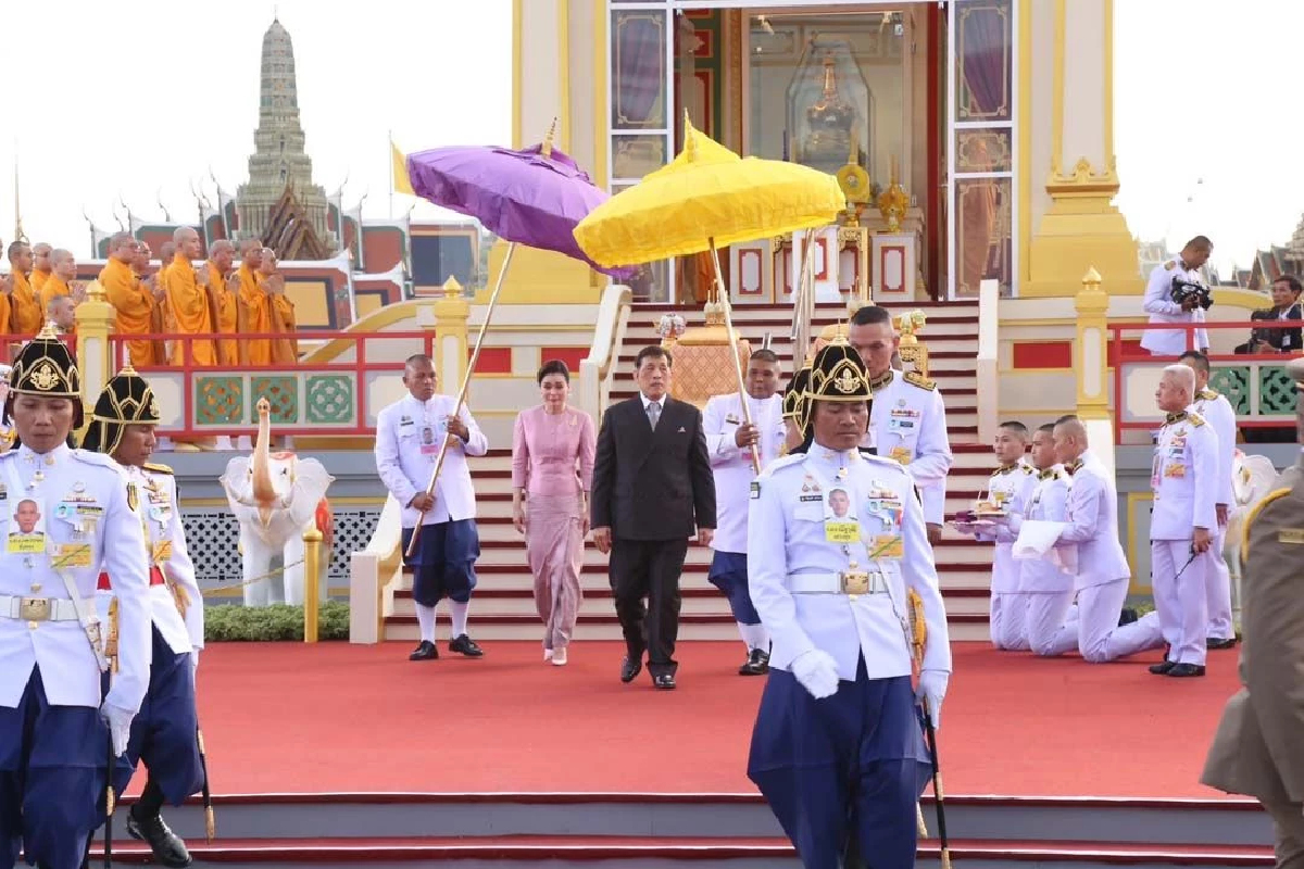 'ในหลวง-พระราชินี'ทรงสักการะ'พระเขี้ยวแก้ว' 'ในหลวง-พระราชินี'ทรงสักการะ'พระเขี้ยวแก้ว'