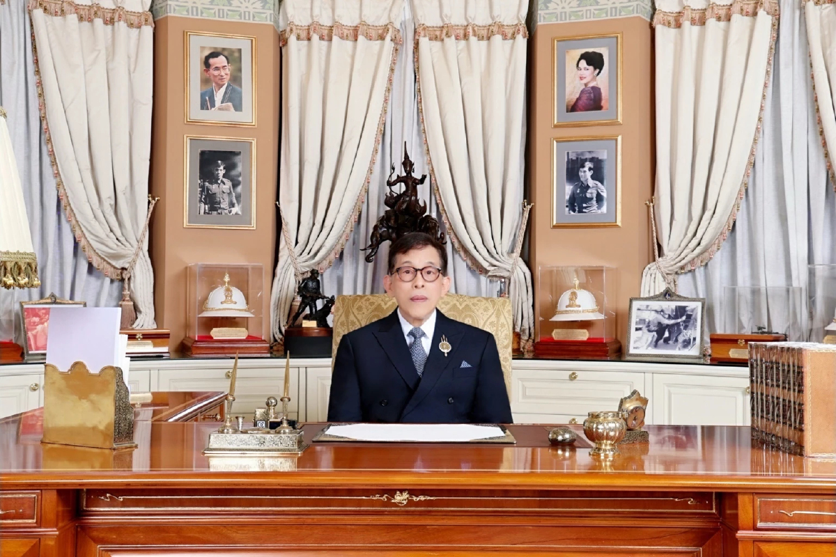 "ในหลวง-พระราชินี" พระราชทานบัตรอวยพรปีใหม่ 2568 แก่ปวงชนชาวไทย "ในหลวง-พระราชินี" พระราชทานบัตรอวยพรปีใหม่ 2568 แก่ปวงชนชาวไทย