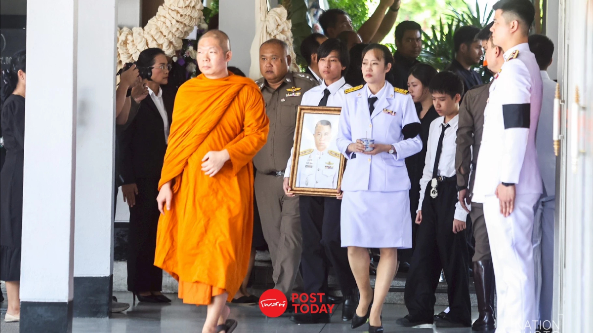 เศร้า เคลื่อนร่าง 6 ตำรวจเครื่องบินตก ประกอบพิธีวัดตรีทศเทพวรวิหาร เศร้า เคลื่อนร่าง 6 ตำรวจเครื่องบินตก ประกอบพิธีวัดตรีทศเทพวรวิหาร