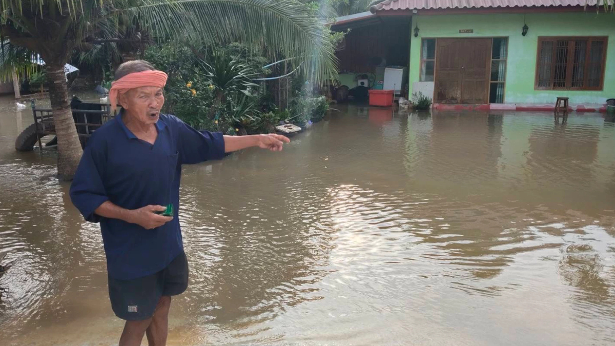 ชป.เร่งระบายน้ำคลองท่าแนะ หลังฝนหนักภาคใต้ เอ่อล้นท่วมชุมชน ชป.เร่งระบายน้ำคลองท่าแนะ หลังฝนหนักภาคใต้ เอ่อล้นท่วมชุมชน