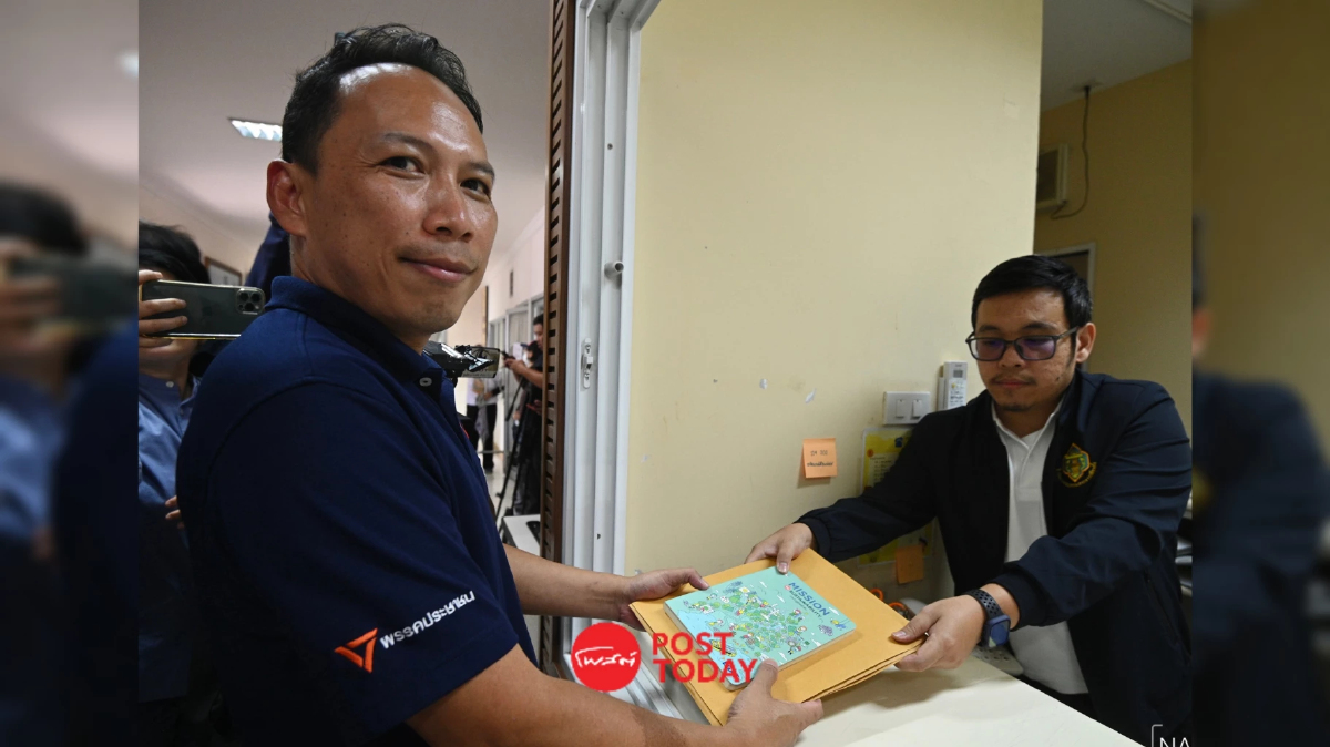 "ธีรวุฒิ" ยื่น สมุด "หัวคะแนน" ให้ กกต. สอบโกงเลือกตั้งเชียงใหม่ "ธีรวุฒิ" ยื่น สมุด "หัวคะแนน" ให้ กกต. สอบโกงเลือกตั้งเชียงใหม่