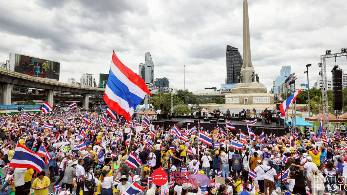 กลุ่มรวมพลังฯ แห่ชุมนุมอนุสาวรีย์ชัยฯต่อเนื่อง คึกคักตลอดวัน กลุ่มรวมพลังฯ แห่ชุมนุมอนุสาวรีย์ชัยฯต่อเนื่อง คึกคักตลอดวัน