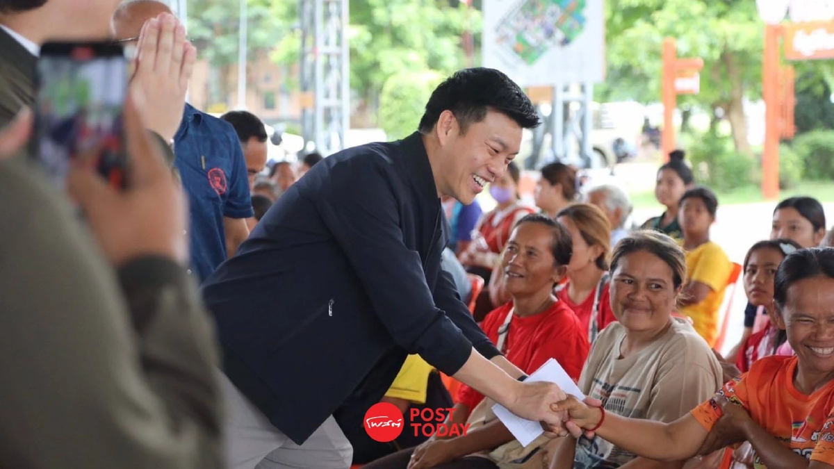 “เท้ง ณัฐพงษ์” เยี่ยมศูนย์พักพิง ให้กำลังใจประชาชน-เจ้าหน้าที่ “เท้ง ณัฐพงษ์” เยี่ยมศูนย์พักพิง ให้กำลังใจประชาชน-เจ้าหน้าที่