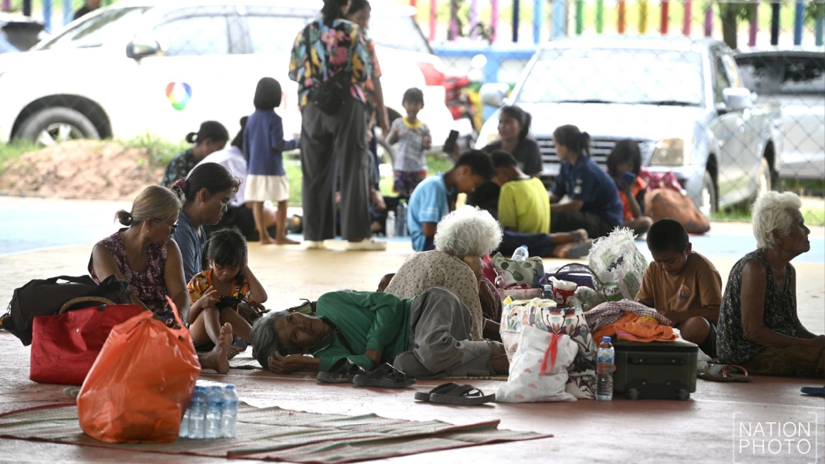 รัฐบาลระดมทุกสรรพกำลังช่วยผู้ประสบภัยชายแดนไทย-กัมพูชา รัฐบาลระดมทุกสรรพกำลังช่วยผู้ประสบภัยชายแดนไทย-กัมพูชา