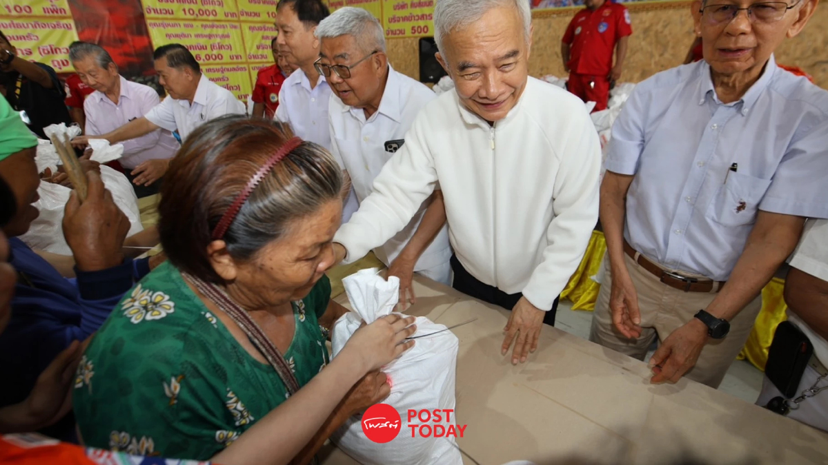 สุวัจน์ แจกทานทิ้งกระจาด ย้ำต้องมีรัฐบาลใหม่ฝ่าวิกฤตเศรษฐกิจ สุวัจน์ แจกทานทิ้งกระจาด ย้ำต้องมีรัฐบาลใหม่ฝ่าวิกฤตเศรษฐกิจ
