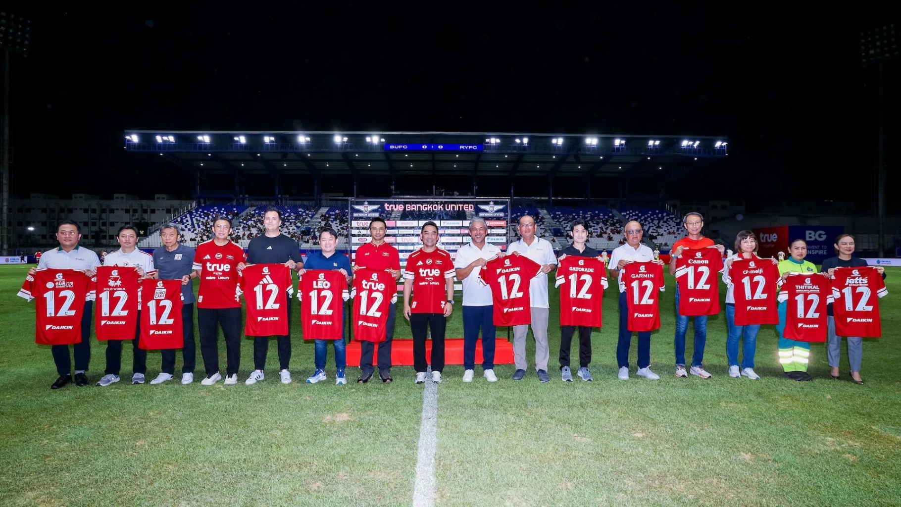 True BG Stadium พร้อมต้อนรับฤดูกาลใหม่! แข้งเทพใส่ชุด Adidas สุดปัง เชียร์ได้เลย!