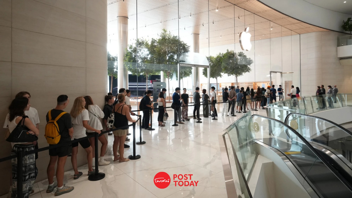 บรรยากาศวันแรกคึกคักแห่รับ iPhone 17 ที่ Apple Store ICONSIAM บรรยากาศวันแรกคึกคักแห่รับ iPhone 17 ที่ Apple Store ICONSIAM