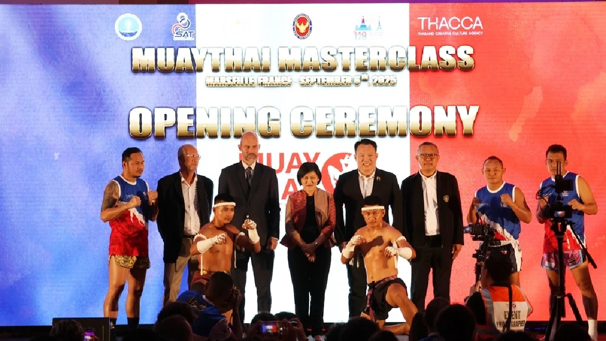 ชาวฝรั่งเศสแห่ร่วมมวยไทยมาสเตอร์คลาส คับคั่งกว่า 400 คน ชาวฝรั่งเศสแห่ร่วมมวยไทยมาสเตอร์คลาส คับคั่งกว่า 400 คน