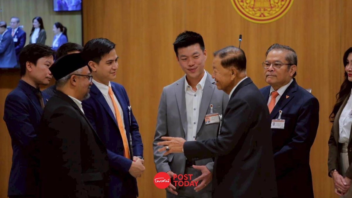 “พรรคประชาชน” ยื่นร่างแก้ไขรัฐธรรมนูญ เสนอโมเดล “2 กลไกคู่ขนาน” “พรรคประชาชน” ยื่นร่างแก้ไขรัฐธรรมนูญ เสนอโมเดล “2 กลไกคู่ขนาน”