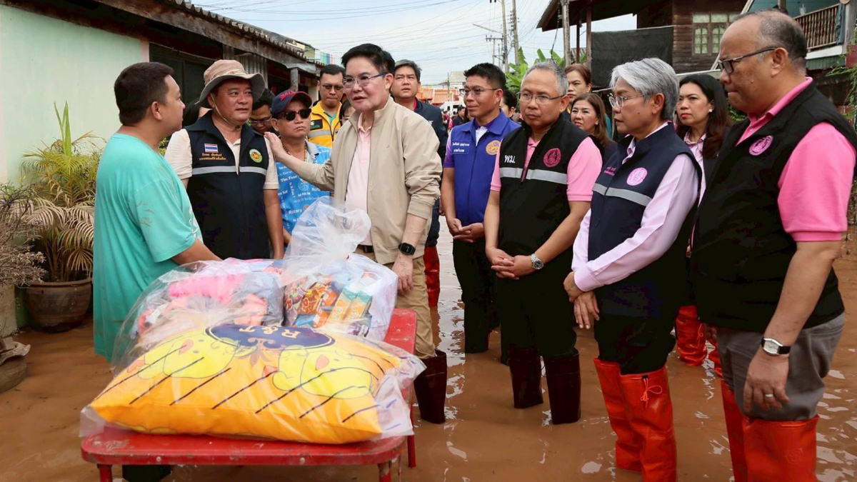 พม. สั่งด่วน! เร่งสำรวจความเสียหายจาก “บัวลอย” เตรียมฟื้นฟูเยียวยาอุตรดิตถ์ พม. สั่งด่วน! เร่งสำรวจความเสียหายจาก “บัวลอย” เตรียมฟื้นฟูเยียวยาอุตรดิตถ์