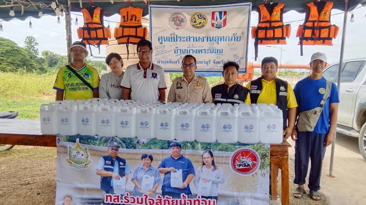 รองนายกฯ สุชาติ สั่งการ กรมน้ำบาดาล เร่งแจกน้ำดื่ม 3 หมื่นขวดช่วยน้ำท่วม รองนายกฯ สุชาติ สั่งการ กรมน้ำบาดาล เร่งแจกน้ำดื่ม 3 หมื่นขวดช่วยน้ำท่วม