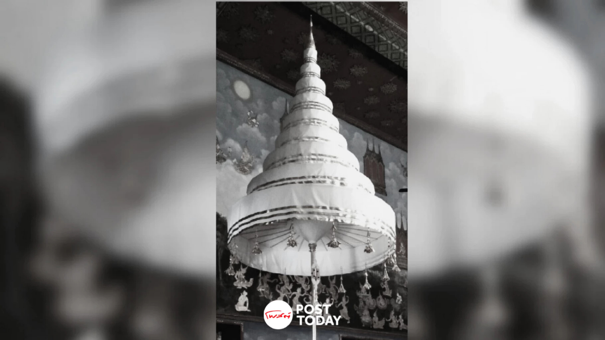 ในหลวงถวาย 'พระเศวตฉัตร 9 ชั้น' กางกั้นถวายพระโกศ 'สมเด็จพระบรมราชชนนีพันปีหลวง' ในหลวงถวาย 'พระเศวตฉัตร 9 ชั้น' กางกั้นถวายพระโกศ 'สมเด็จพระบรมราชชนนีพันปีหลวง'