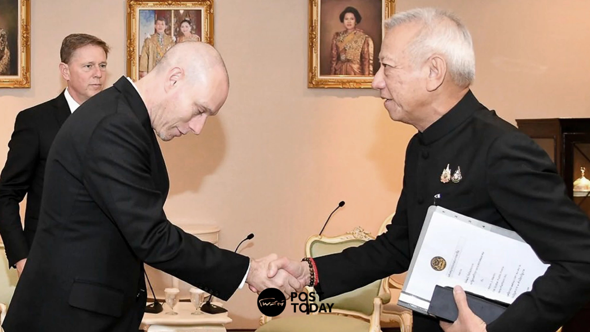 "พิพัฒน์" หารือ Meta ปราบ "สแกมเมอร์-เพจปลอม" จี้พัฒนา AI ตรวจจับ "พิพัฒน์" หารือ Meta ปราบ "สแกมเมอร์-เพจปลอม" จี้พัฒนา AI ตรวจจับ