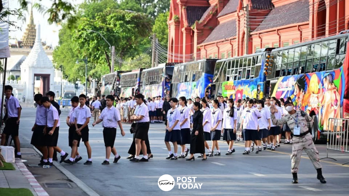 กทม.เปิดยอดประชาชนกราบถวายบังคบพระบรมศพแล้วกว่า 1.7 แสนคน กทม.เปิดยอดประชาชนกราบถวายบังคบพระบรมศพแล้วกว่า 1.7 แสนคน
