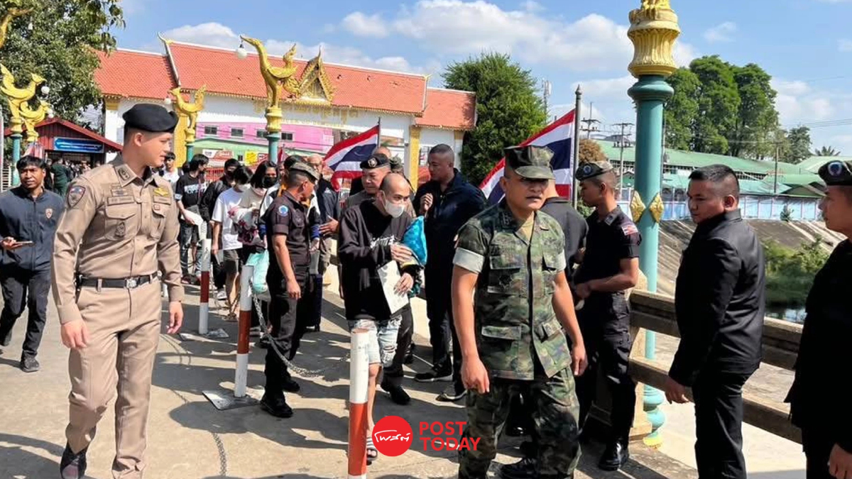 'กองทัพเรือ' รับคนไทย 162 คน กลับประเทศผ่านช่องทาง ชายแดนบ้านแหลม 'กองทัพเรือ' รับคนไทย 162 คน กลับประเทศผ่านช่องทาง ชายแดนบ้านแหลม