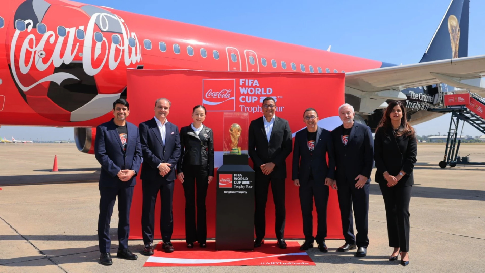 แลนด์ดิ้งไทย! โคคา-โคล่าพาถ้วยฟุตบอลโลกโชว์ตัว 24 มกราคมนี้ แลนด์ดิ้งไทย! โคคา-โคล่าพาถ้วยฟุตบอลโลกโชว์ตัว 24 มกราคมนี้