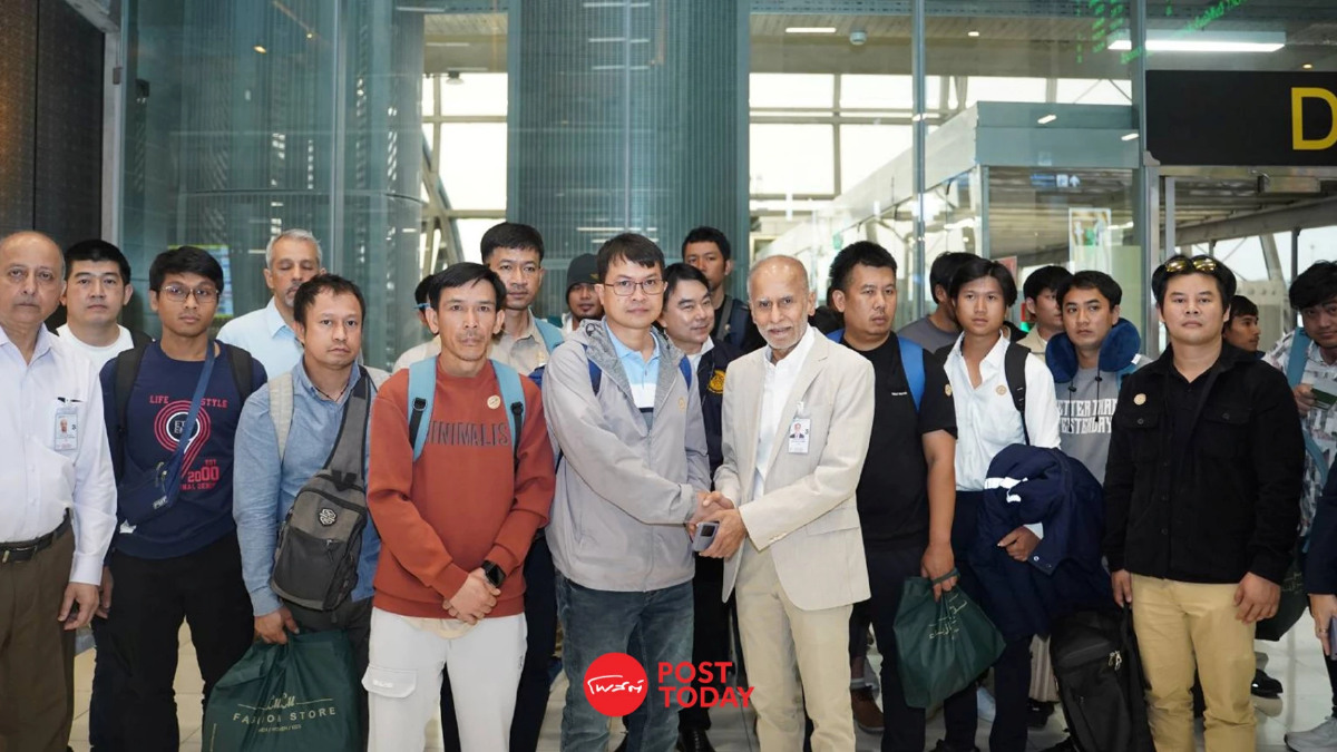 20 ลูกเรือ “มยุรี นารี” กลับถึงไทย เร่งตามหาอีก 3 ราย ที่สูญหาย 20 ลูกเรือ “มยุรี นารี” กลับถึงไทย เร่งตามหาอีก 3 ราย ที่สูญหาย