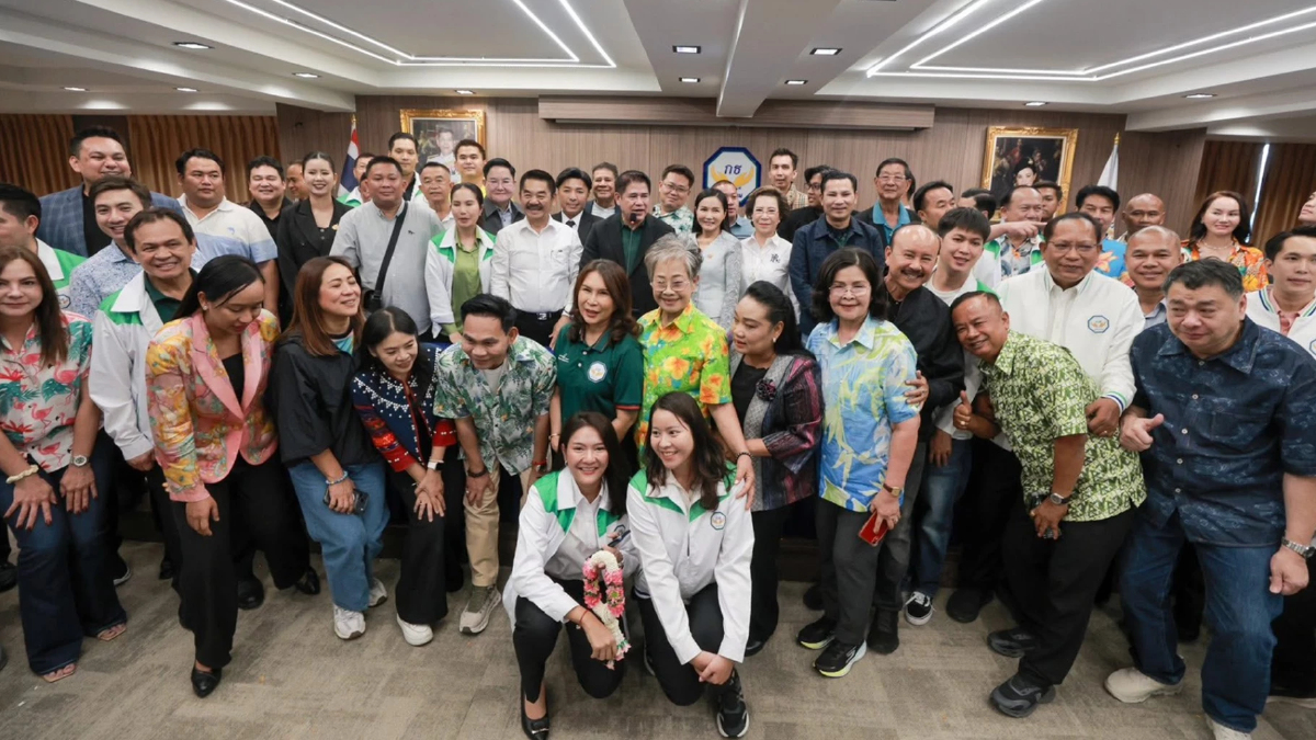 ธรรมนัสย้ำกล้าธรรมเดินหน้าทำงานเพื่อประชาชน แม้ไม่ได้เป็นรัฐบาล ธรรมนัสย้ำกล้าธรรมเดินหน้าทำงานเพื่อประชาชน แม้ไม่ได้เป็นรัฐบาล