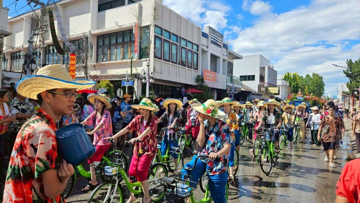 เชียงใหม่–ลำพูน ผนึกกำลังยกระดับสงกรานต์ล้านนาสู่ "วิสาหกิจเพื่อสังคม" ชูแคมเปญ "สนุกสนาน สงกรานต์บ้านฉัน" ในงาน Water Festival 2026 เชียงใหม่–ลำพูน ผนึกกำลังยกระดับสงกรานต์ล้านนาสู่ "วิสาหกิจเพื่อสังคม" ชูแคมเปญ "สนุกสนาน สงกรานต์บ้านฉัน" ในงาน Water Festival 2026