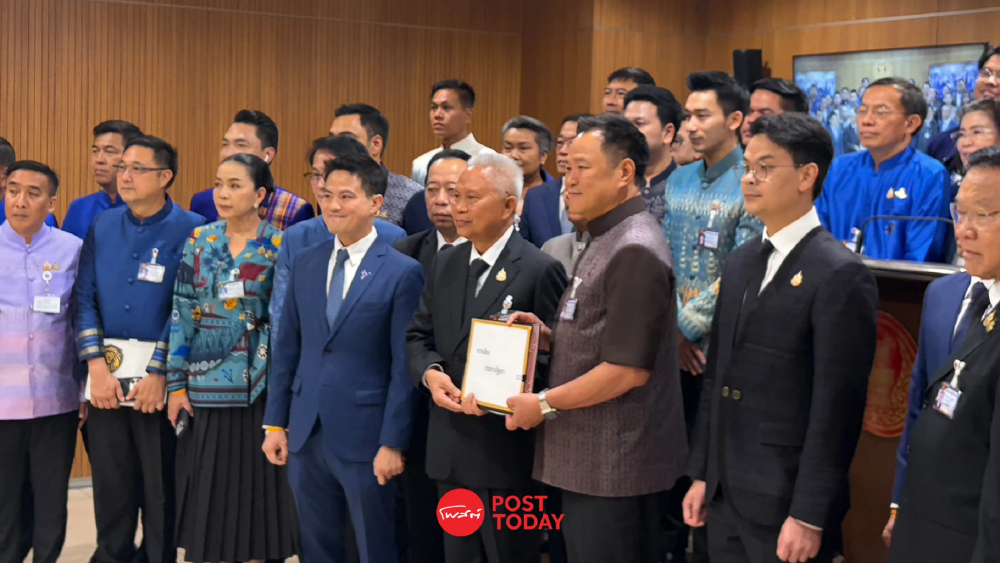 "อนุทิน"นำภูมิใจไทยยื่นแก้รัฐธรรมนูญ ชู สสร. 100 คน มั่นใจเสร็จทันปี 2573
