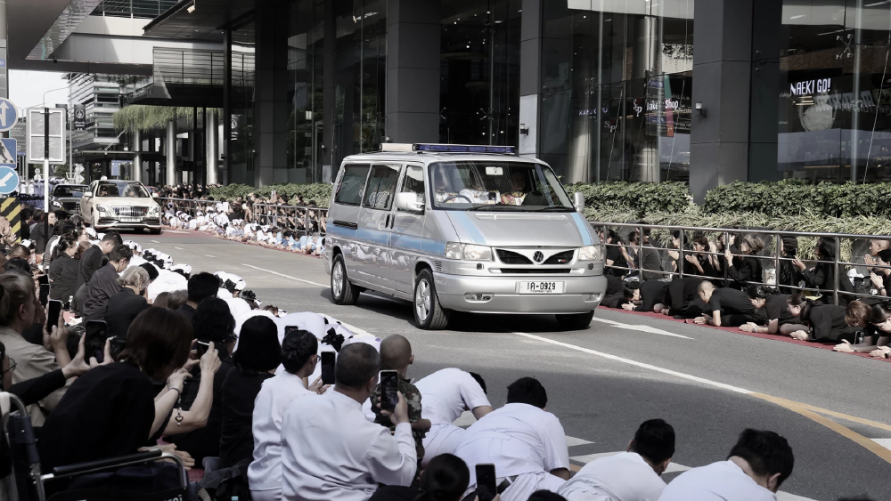 เคลื่อนพระศพ "เจ้าฟ้าพัชรกิติยาภา" สู่พระบรมมหาราชวัง ท่ามกลางอาลัยพสกนิกร เคลื่อนพระศพ "เจ้าฟ้าพัชรกิติยาภา" สู่พระบรมมหาราชวัง ท่ามกลางอาลัยพสกนิกร