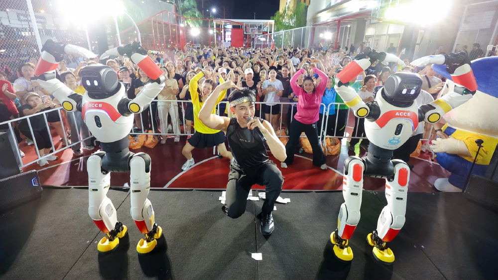 ซีพี แอ็กซ์ตร้า ดึงหุ่นยนต์ฮิวแมนนอยด์ นำเต้นแอโรบิกครั้งแรกในไทย
