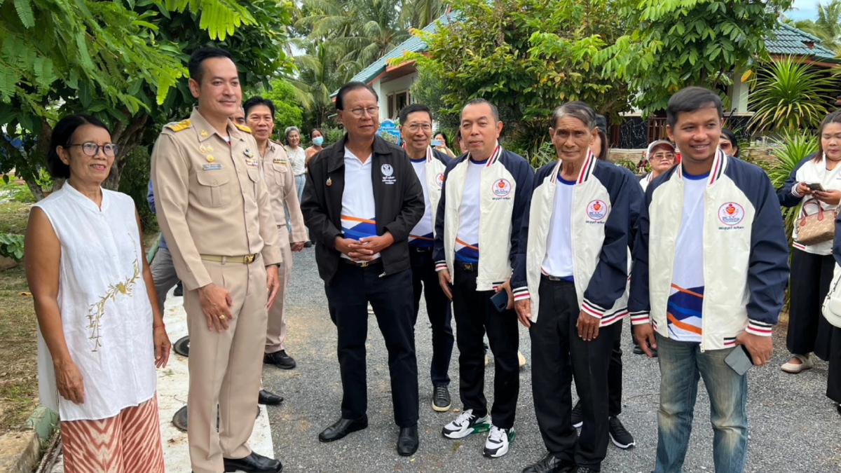 บุญรวี เตรียมยกระดับวิสาหกิจชุมชน สั่งดันสินค้าเข้าสภา-ชงแหล่งเงินทุนดอกเบี้ยต่ำ ช่วยชาวสุราษฎร์ฯ บุญรวี เตรียมยกระดับวิสาหกิจชุมชน สั่งดันสินค้าเข้าสภา-ชงแหล่งเงินทุนดอกเบี้ยต่ำ ช่วยชาวสุราษฎร์ฯ