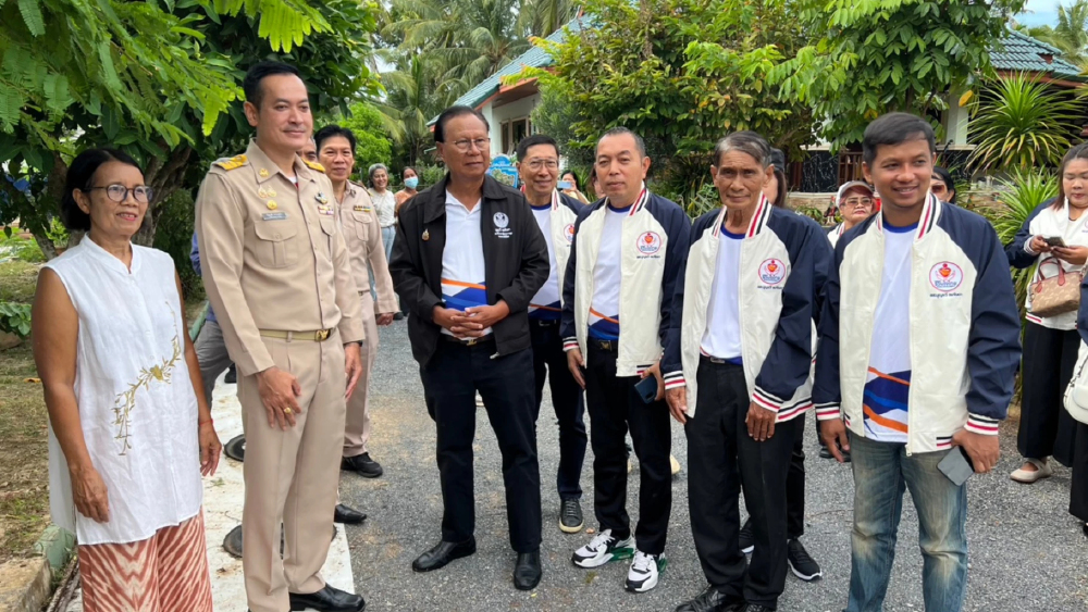 บุญรวี เตรียมยกระดับวิสาหกิจชุมชน สั่งดันสินค้าเข้าสภา-ชงแหล่งเงินทุนดอกเบี้ยต่ำ ช่วยชาวสุราษฎร์ฯ บุญรวี เตรียมยกระดับวิสาหกิจชุมชน สั่งดันสินค้าเข้าสภา-ชงแหล่งเงินทุนดอกเบี้ยต่ำ ช่วยชาวสุราษฎร์ฯ