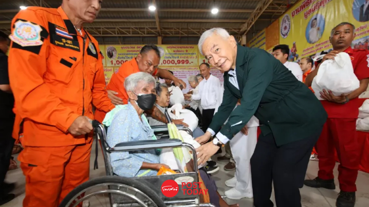 สุวัจน์ห่วงรากหญ้าทรุด คนโคราชรับทิ้งกระจาดกว่า 4,000 จี้รัฐเร่งพยุง สุวัจน์ห่วงรากหญ้าทรุด คนโคราชรับทิ้งกระจาดกว่า 4,000 จี้รัฐเร่งพยุง