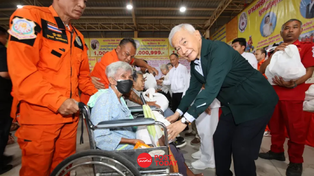 สุวัจน์ห่วงรากหญ้าทรุด คนโคราชรับทิ้งกระจาดกว่า 4,000 จี้รัฐเร่งพยุง สุวัจน์ห่วงรากหญ้าทรุด คนโคราชรับทิ้งกระจาดกว่า 4,000 จี้รัฐเร่งพยุง