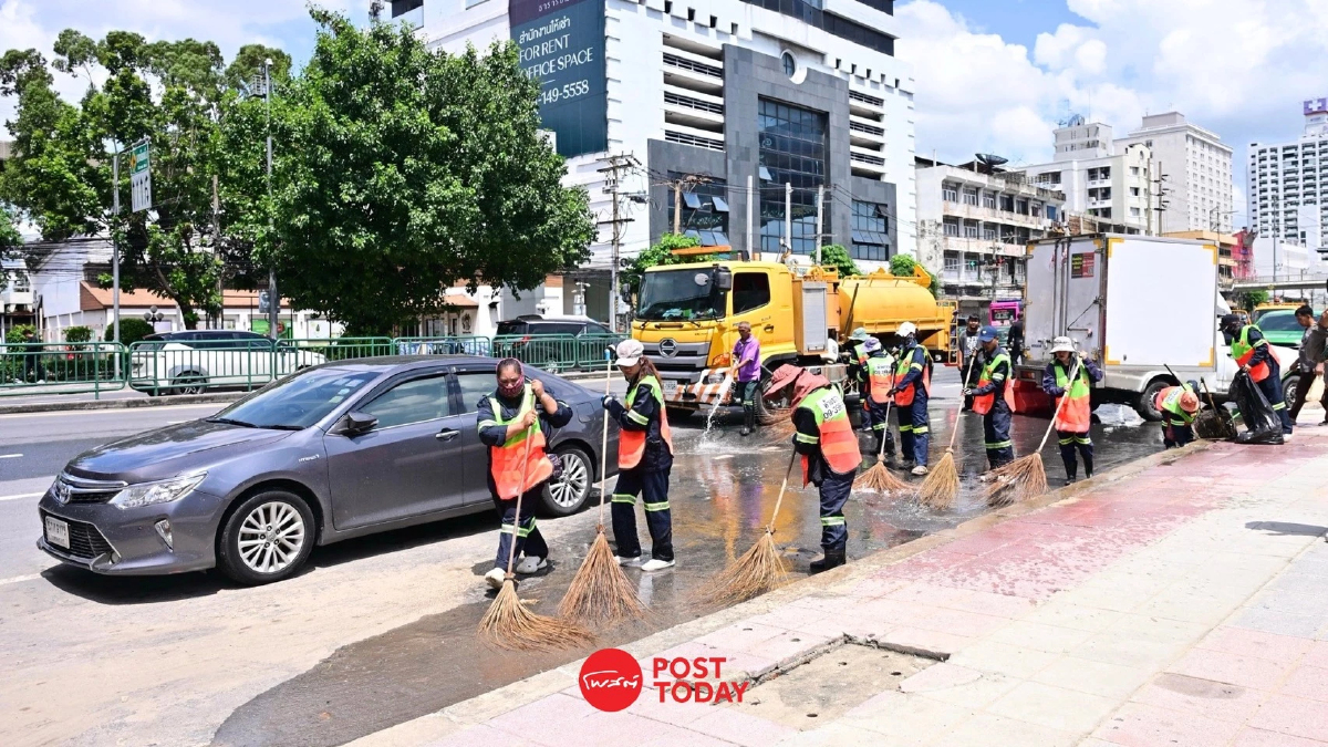 น้ำลดไม่จบ! กทม. ระดมกำลัง Big Cleaning เคลียร์ขยะ–รถขวางถนนทั่วกรุง น้ำลดไม่จบ! กทม. ระดมกำลัง Big Cleaning เคลียร์ขยะ–รถขวางถนนทั่วกรุง