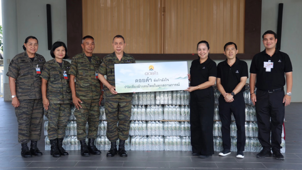 ดอยคำผนึกตำรวจพลร่ม ส่งน้ำดื่มช่วยผู้ประสบอุทกภัยเขาย้อย ดอยคำผนึกตำรวจพลร่ม ส่งน้ำดื่มช่วยผู้ประสบอุทกภัยเขาย้อย