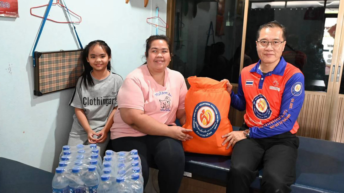 สมาคมคนตาบอดฉะเชิงเทรา ซึ้งใจเพื่อนพึ่ง(ภาฯ) ไม่ทิ้งกันในยามยาก มอบถุงยังชีพพระราชทาน สมาคมคนตาบอดฉะเชิงเทรา ซึ้งใจเพื่อนพึ่ง(ภาฯ) ไม่ทิ้งกันในยามยาก มอบถุงยังชีพพระราชทาน