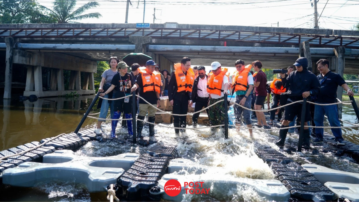 เปิดตัว “แพกู้ภัย” จากทุ่นโซลาร์ รับน้ำหนัก 2–3 ตัน ลุยน้ำตื้นช่วยผู้ประสบภัย เปิดตัว “แพกู้ภัย” จากทุ่นโซลาร์ รับน้ำหนัก 2–3 ตัน ลุยน้ำตื้นช่วยผู้ประสบภัย